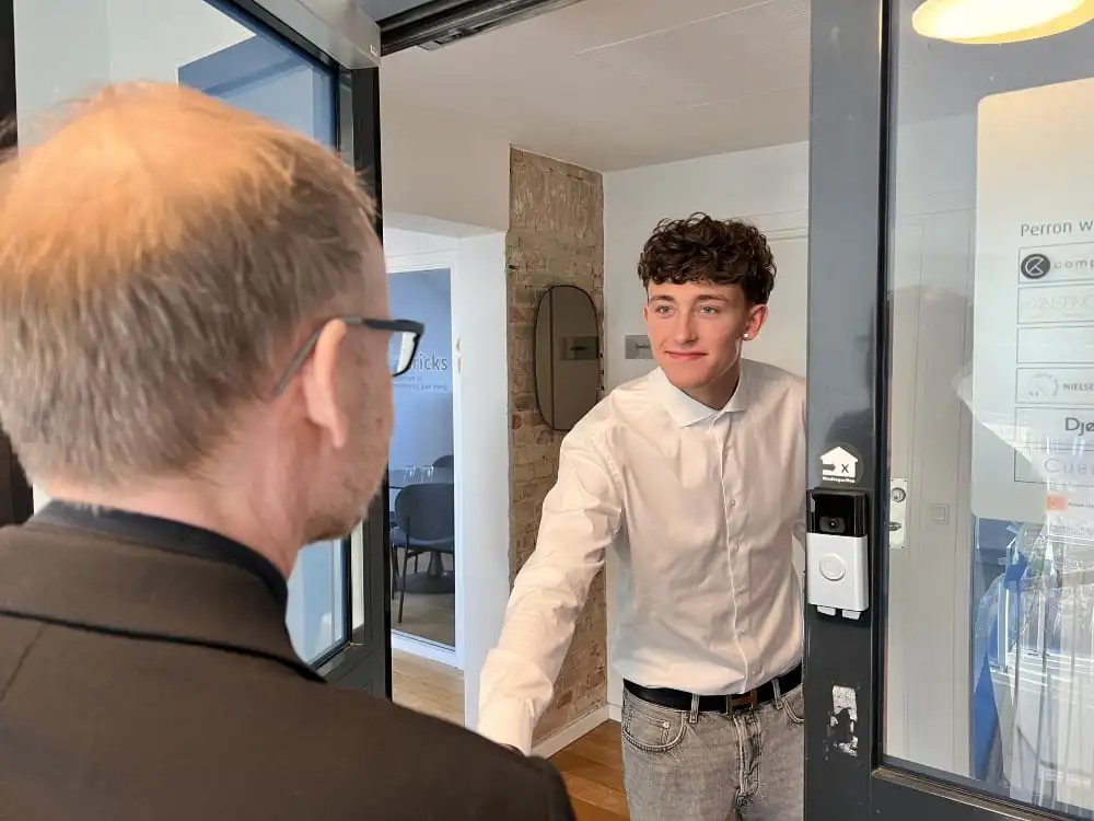 Vi giver dig hånden, ind til vores webbureau